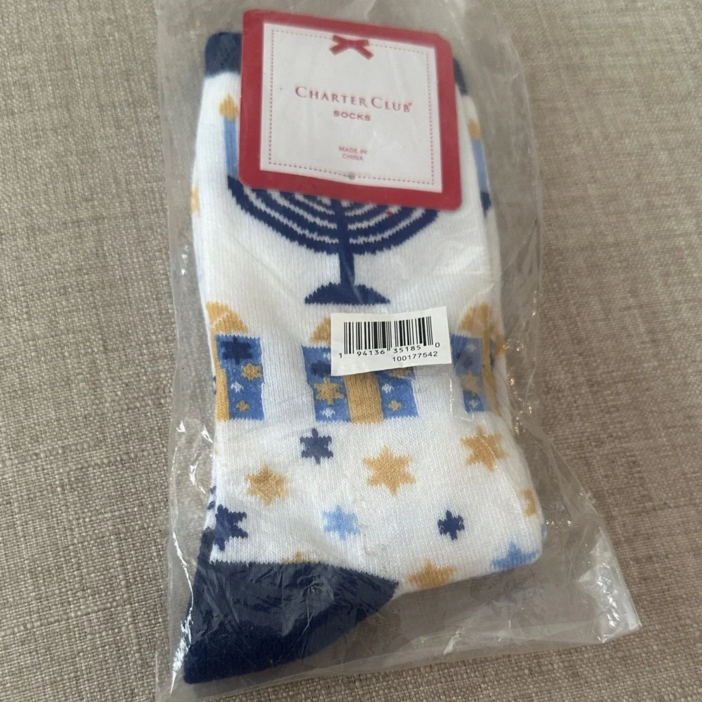 Charter Club Men's Festive White and Navy Socks